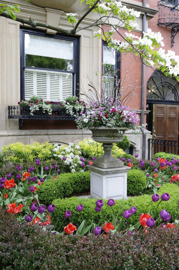 The Benefits of Having Planters and Baskets in Your Landscape Post Thumbnail